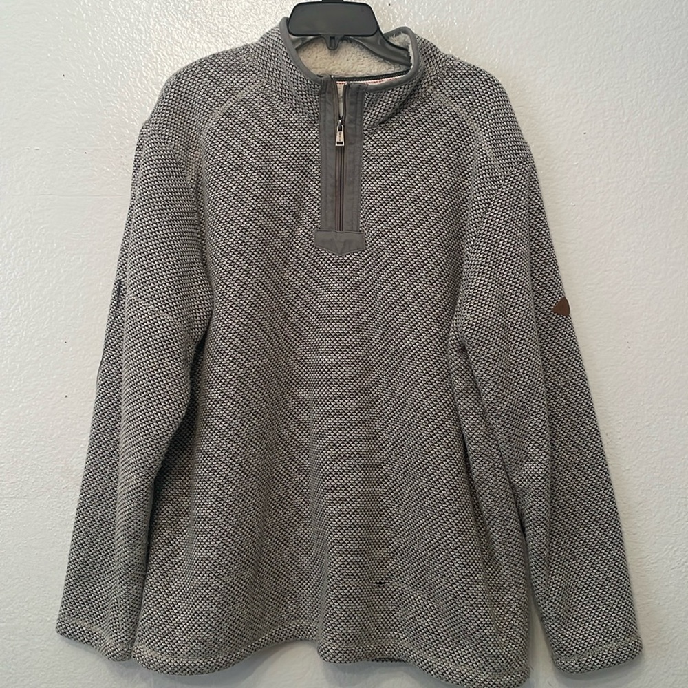 Men’s Orvis  fleece lined pullover.  Zip front x-large black & white. Warm